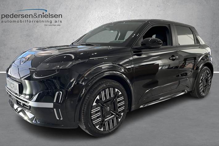 Sort Nissan Micra fra 2026 set udefra