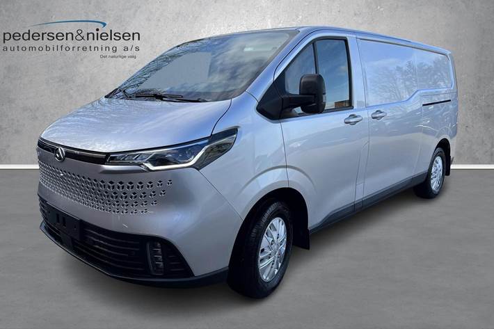 Grå Maxus e-Deliver 7 fra 2024 set udefra