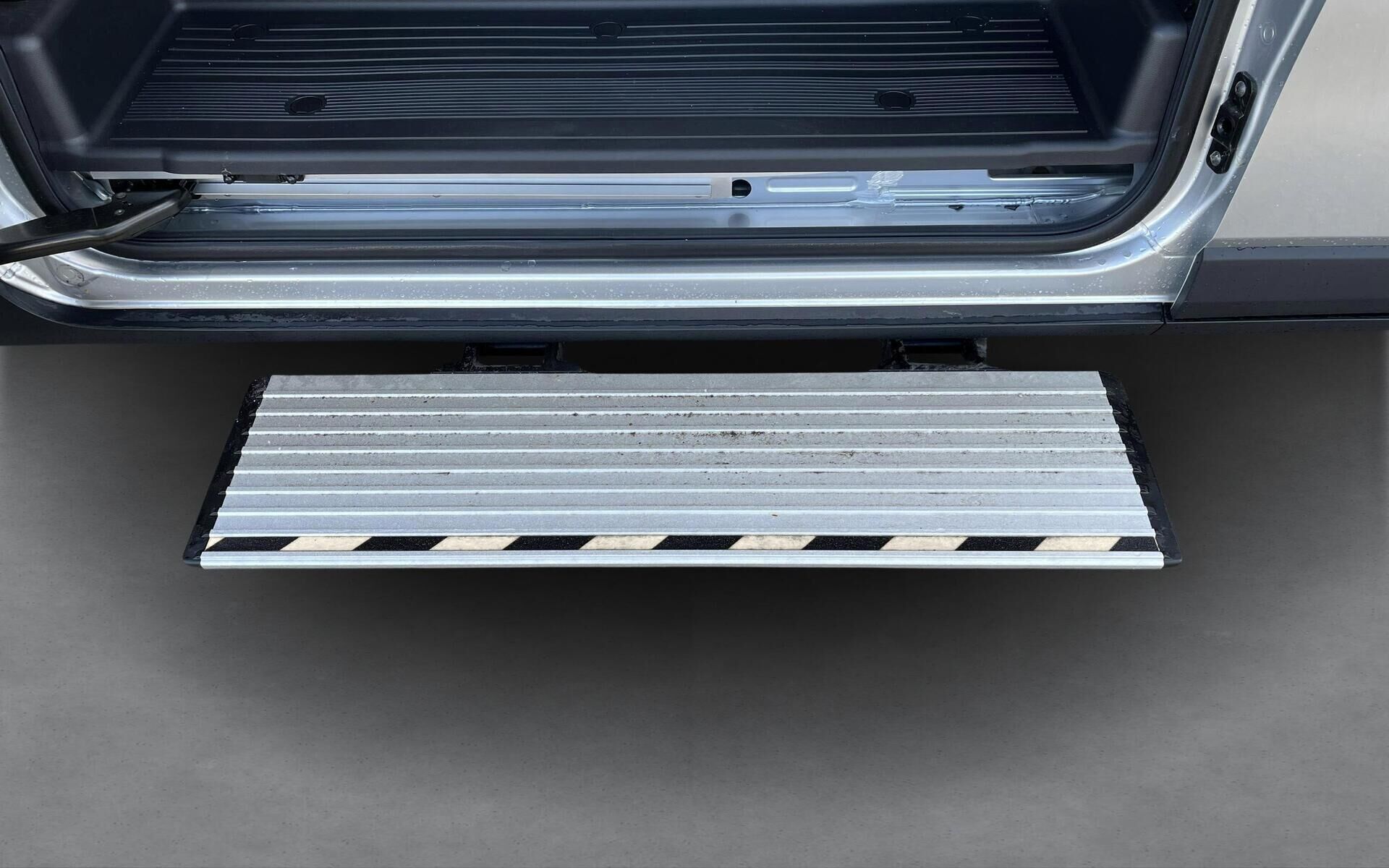 Grå Maxus e-Deliver 7 fra 2024