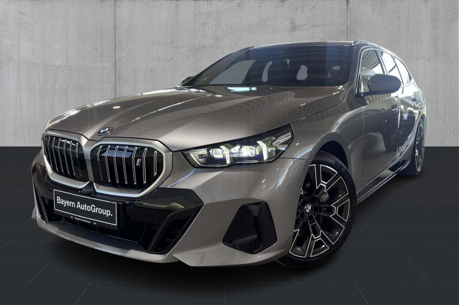 BMW i5 eDrive40 Touring Fully Charged