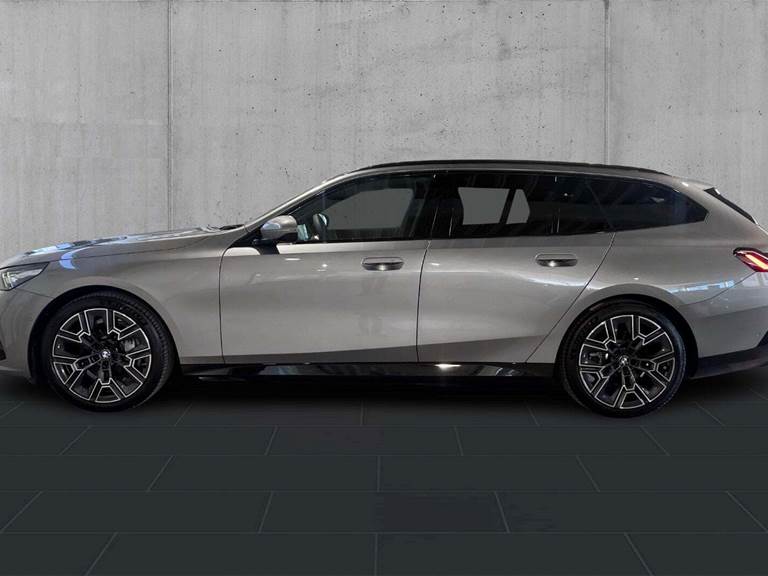 BMW i5 eDrive40 Touring Fully Charged