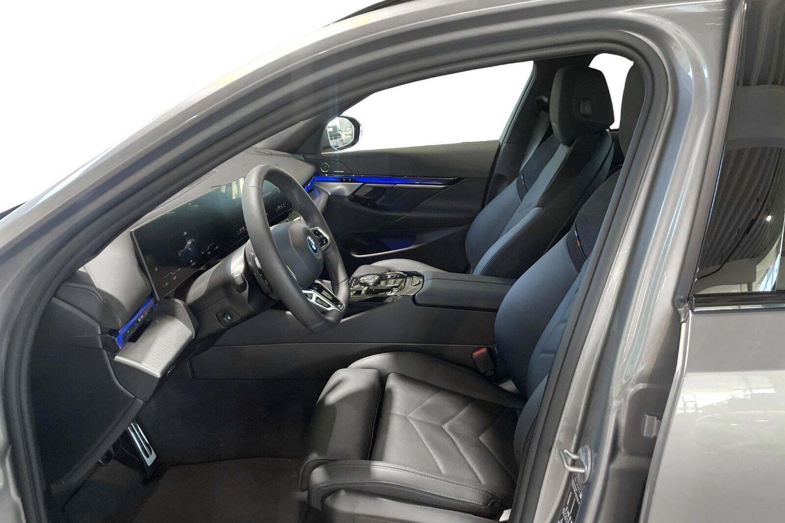 BMW i5 eDrive40 Touring Fully Charged