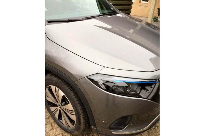 Sølv Mercedes EQA250 fra 2023