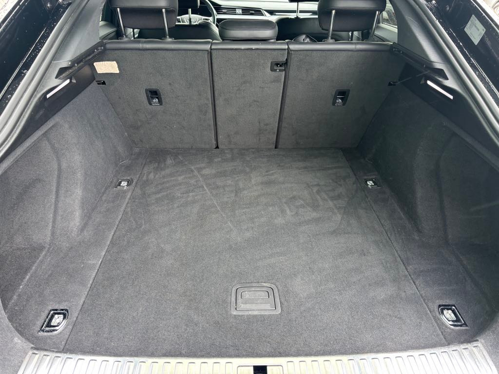 Sort Audi e-tron fra 2021