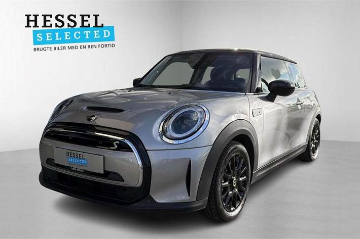 Sølv Mini Cooper SE fra 2023 set udefra