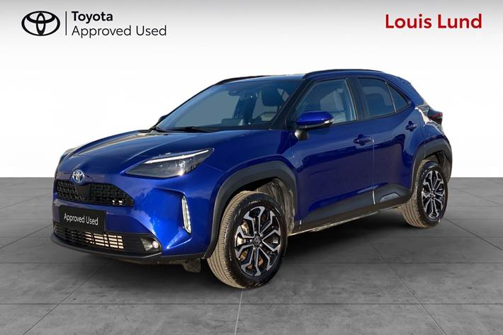 Blå Toyota Yaris Cross fra 2023 set udefra