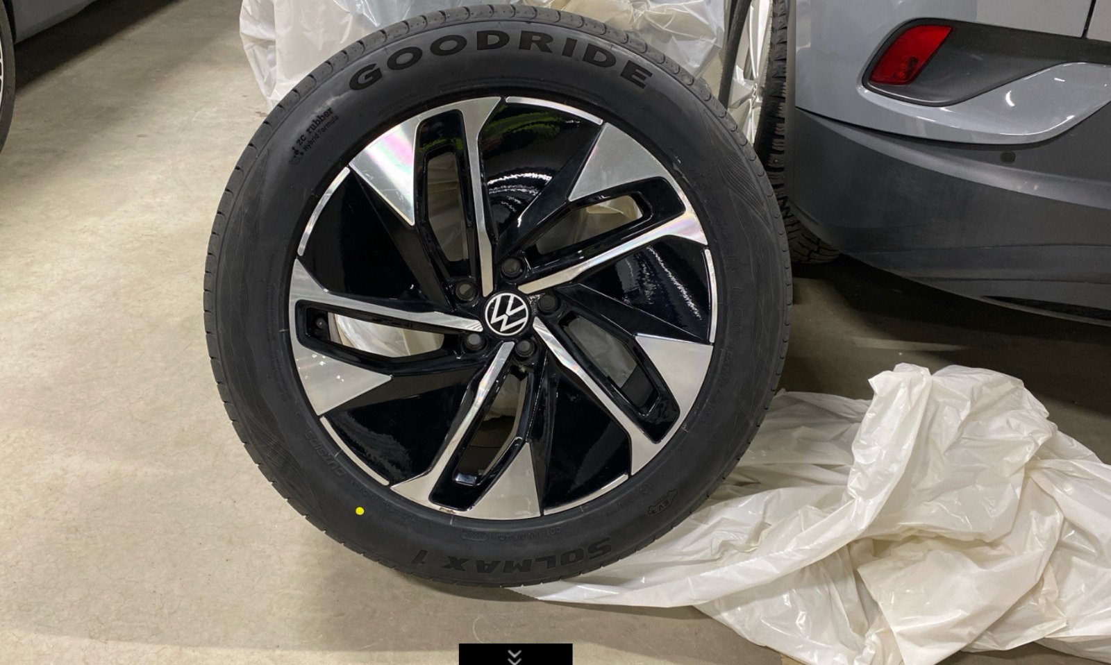 Grå VW ID.4 fra 2023