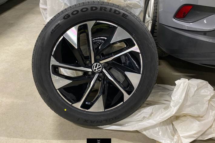 Grå VW ID.4 fra 2023