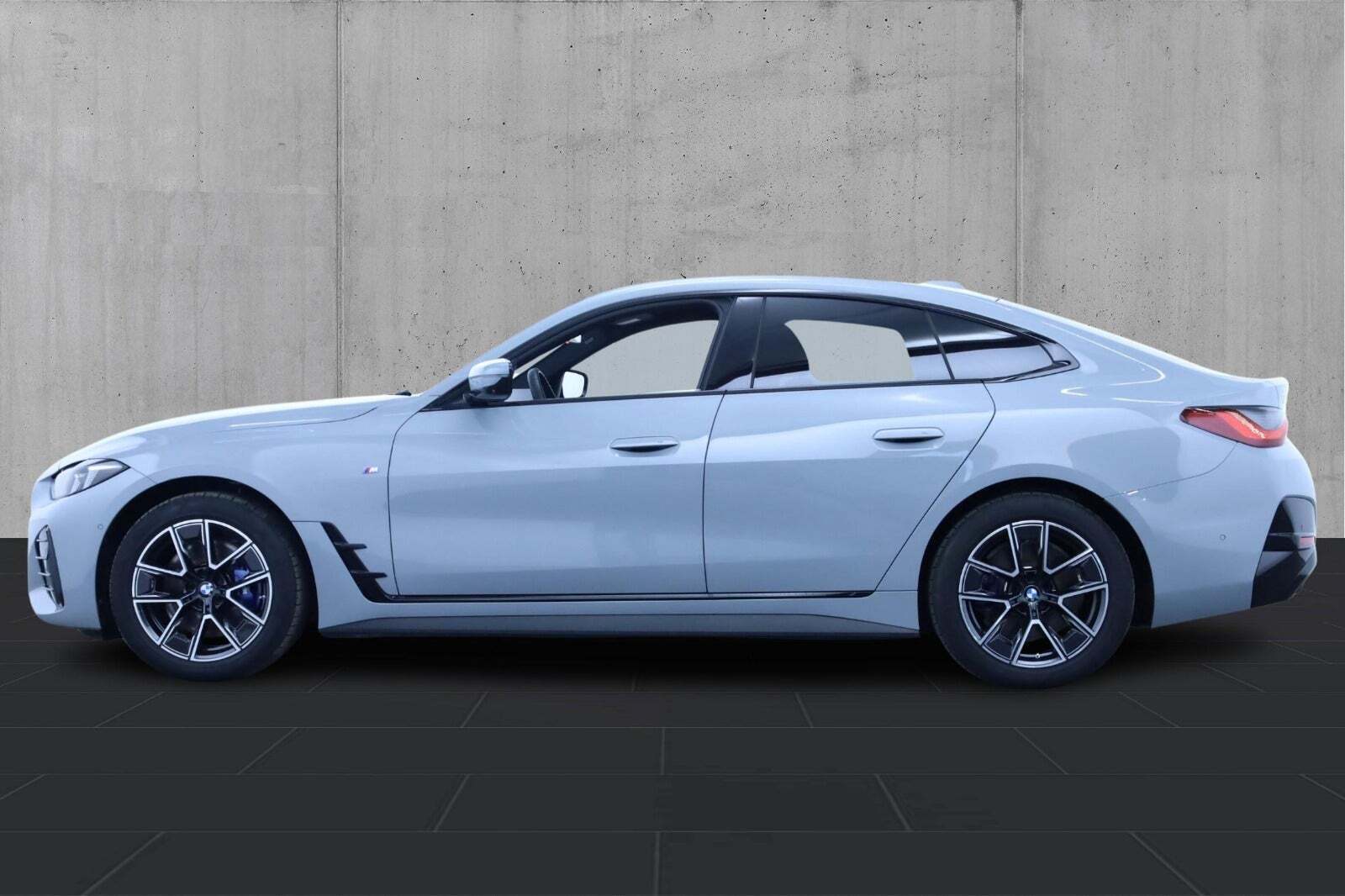 Grå BMW i4 fra 2024