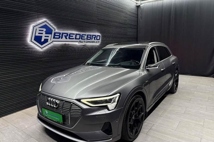 Grå Audi e-tron fra 2019 set udefra