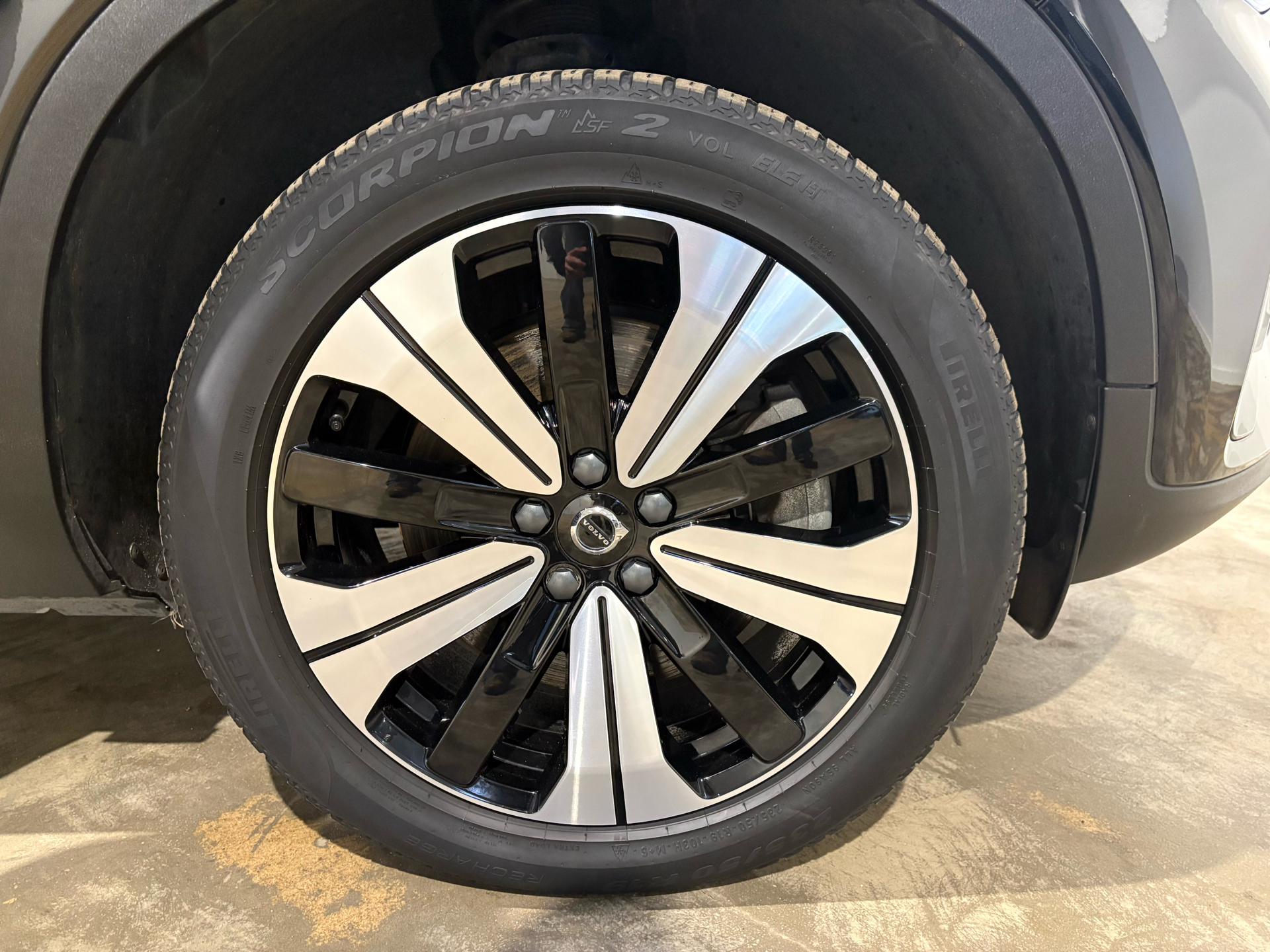 Sort Volvo XC40 fra 2023