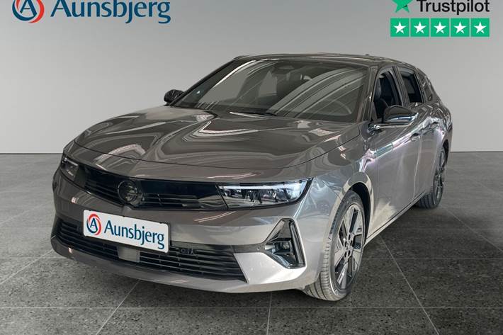 Grå Opel Astra-e fra 2024 set udefra