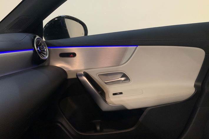 Hvid Mercedes CLA250 e fra 2021