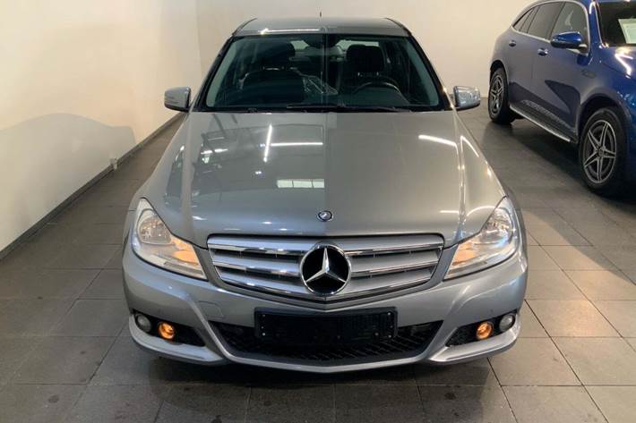 Grå Mercedes C180 fra 2012