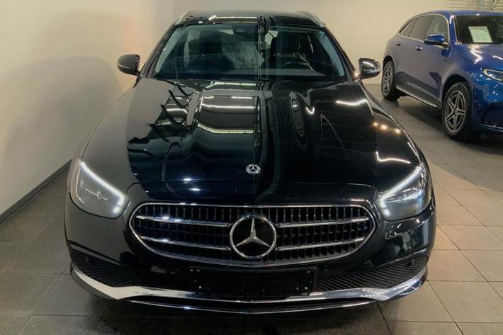 Sort Mercedes E300 de fra 2021