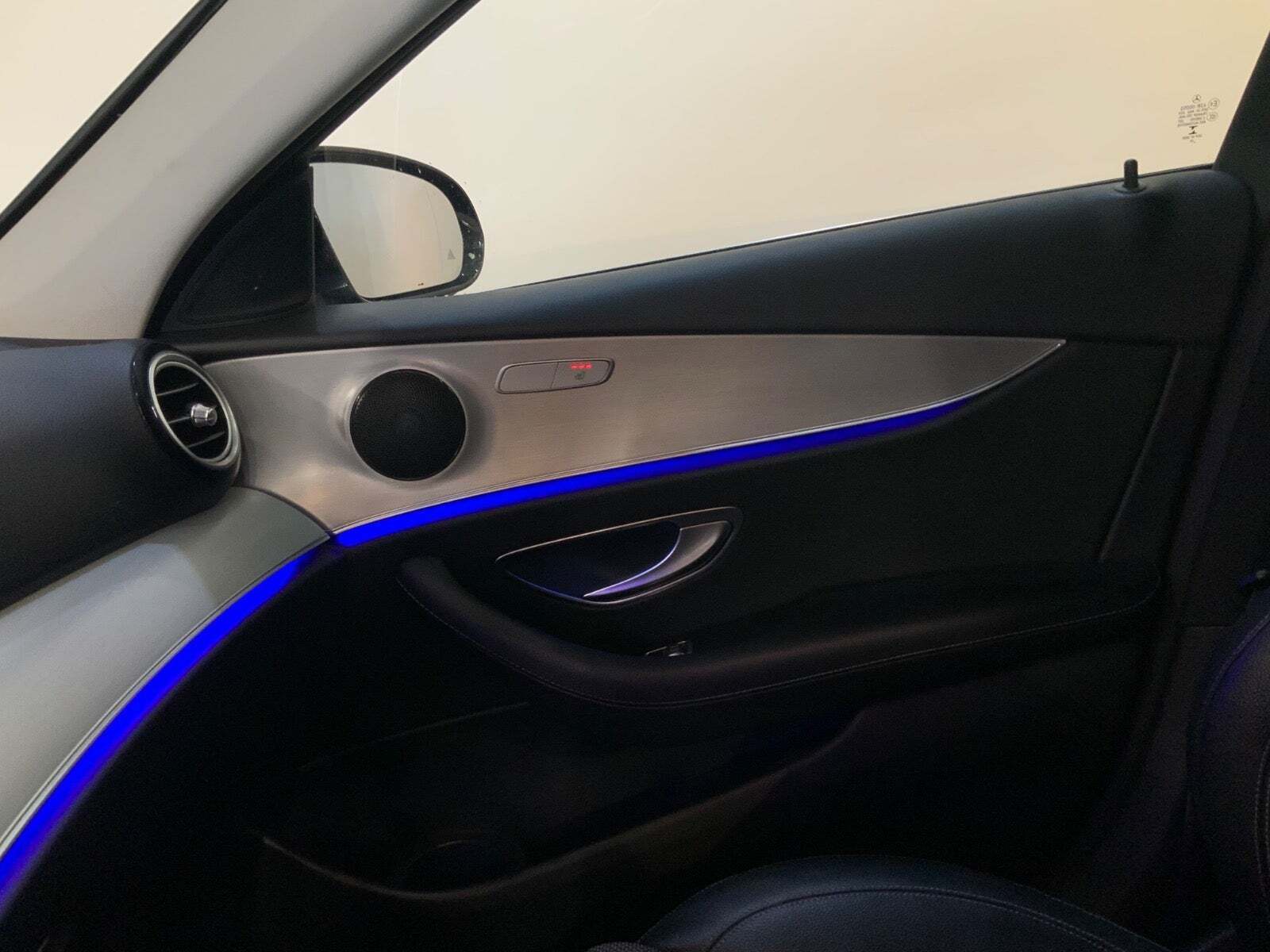 Sort Mercedes E300 de fra 2021