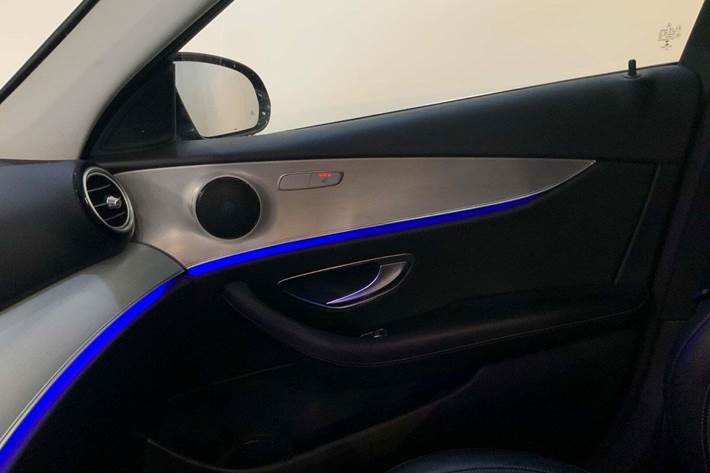 Sort Mercedes E300 de fra 2021