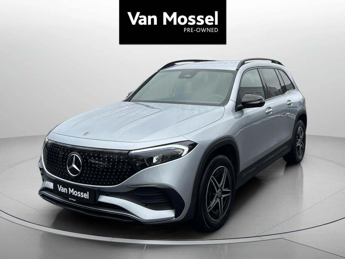 Sølv Mercedes EQB250+ fra 2024