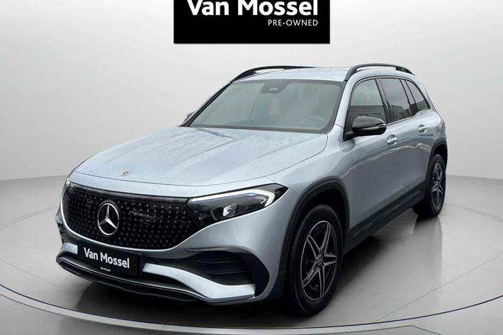 Sølv Mercedes EQB250+ fra 2024 set udefra