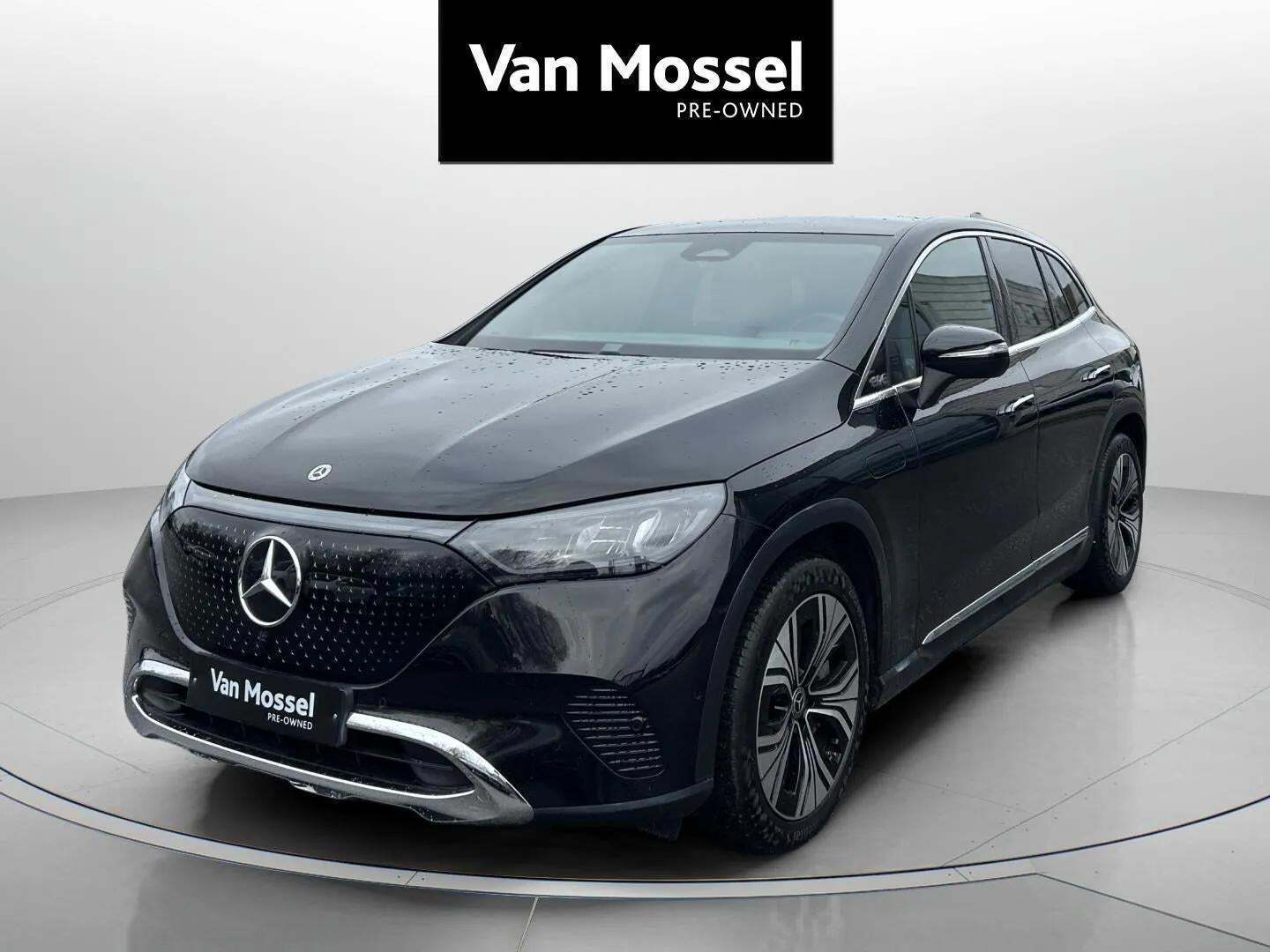 Sort Mercedes EQE350 SUV fra 2023