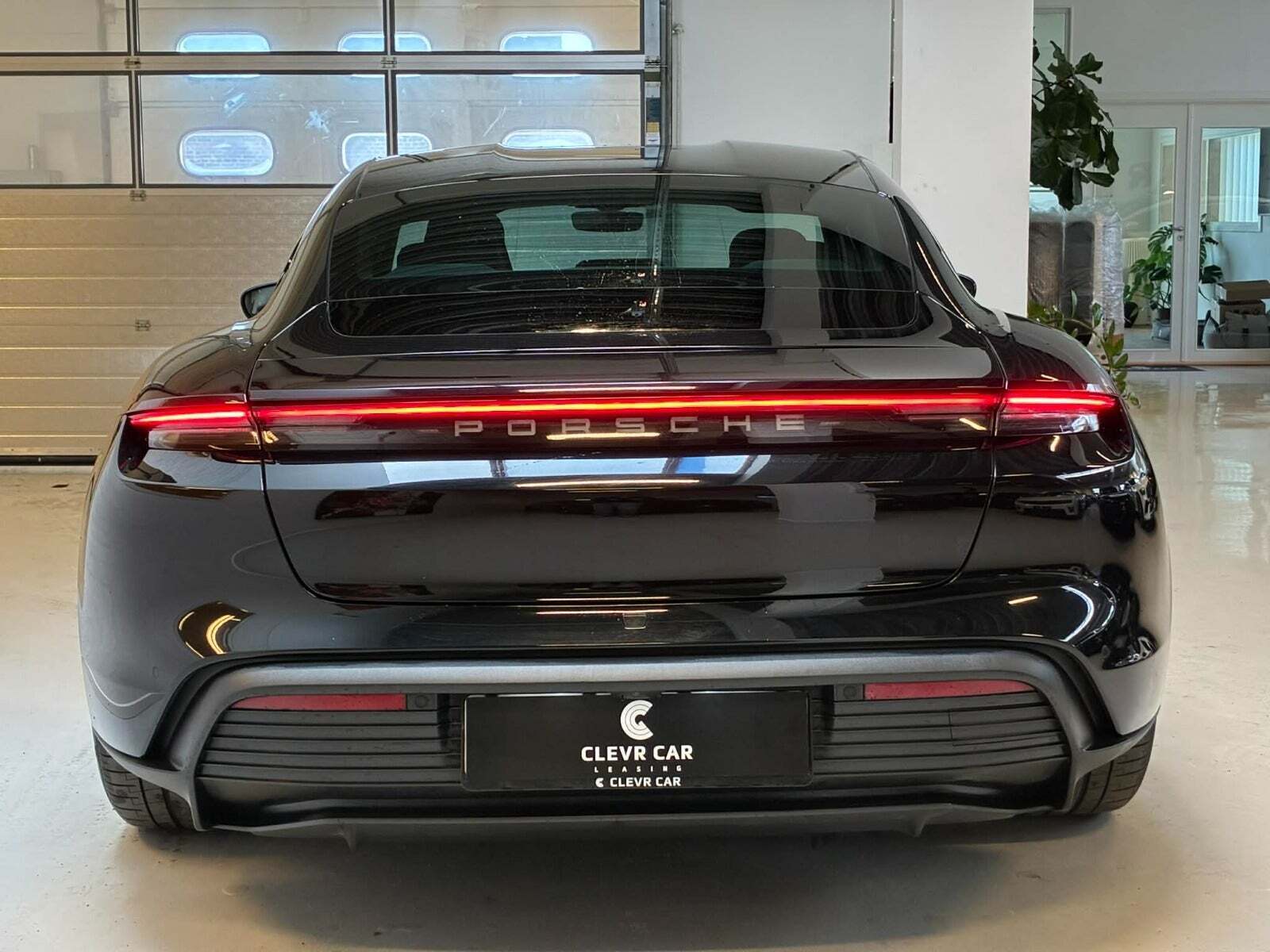 Sort Porsche Taycan 4S fra 2020