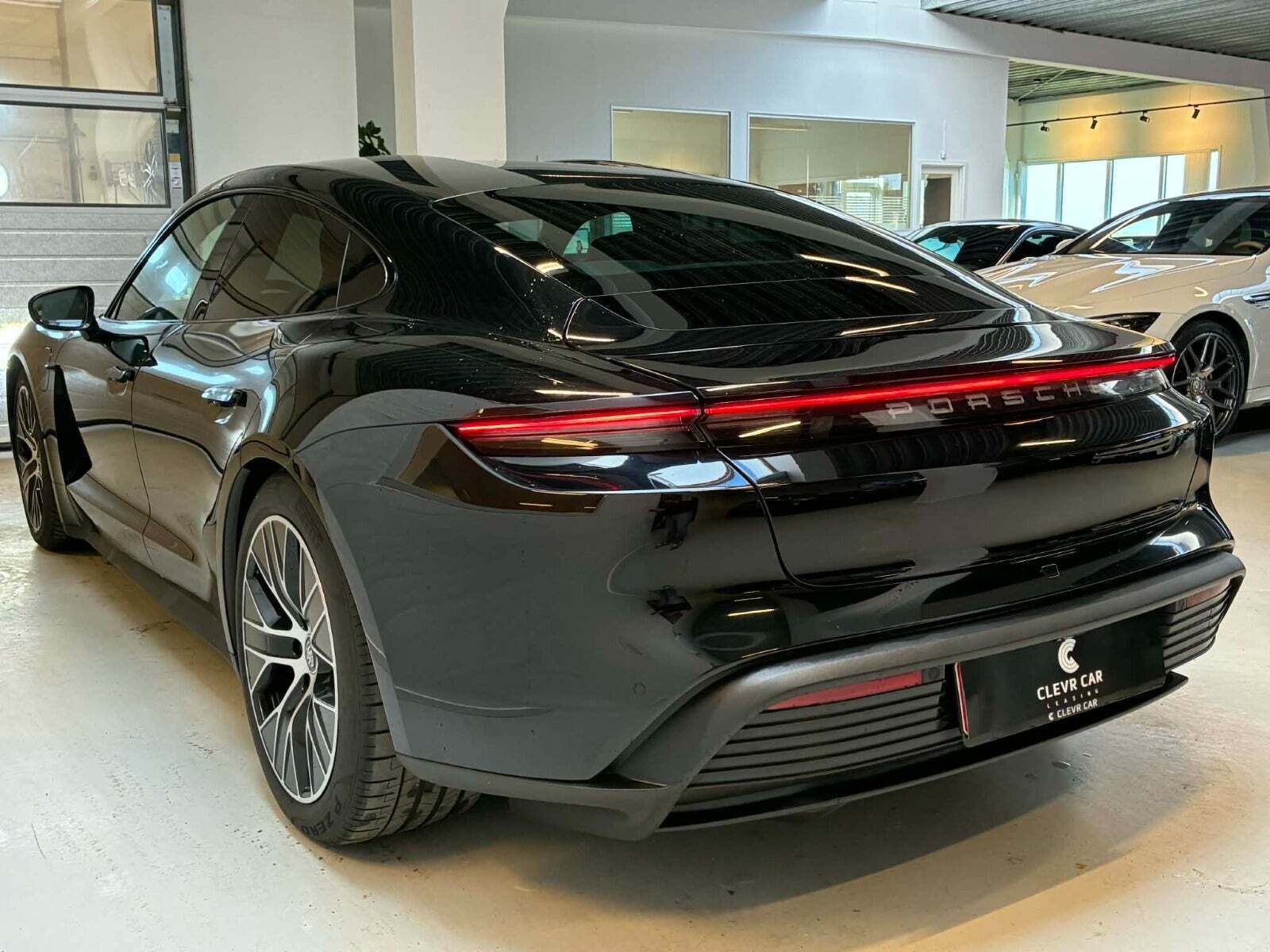 Sort Porsche Taycan 4S fra 2020