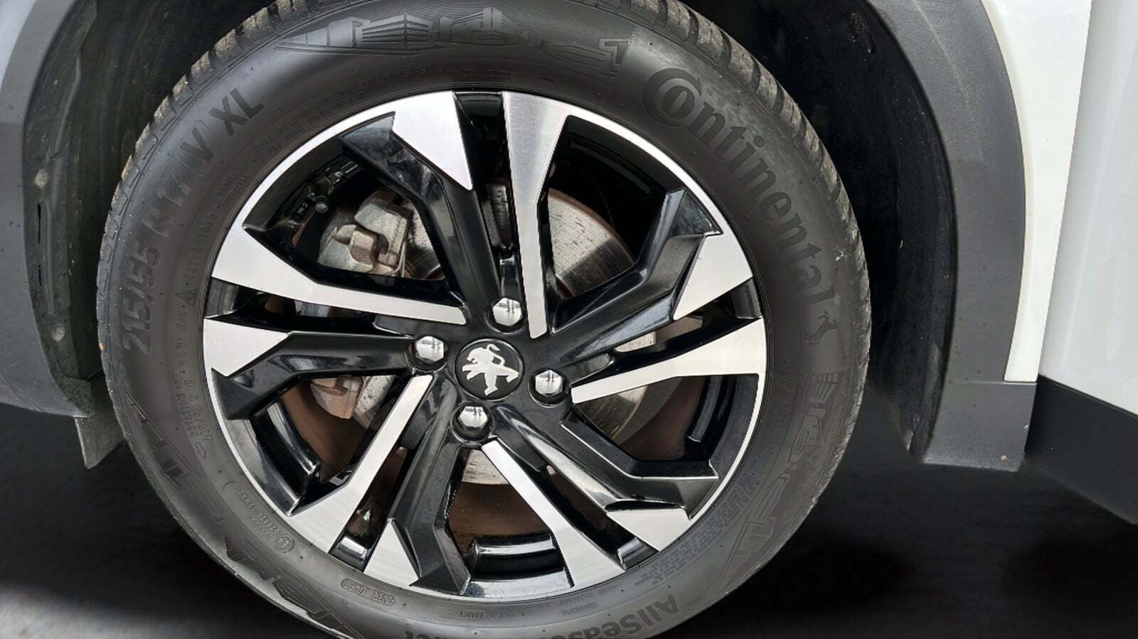 Hvid Peugeot e-2008 fra 2020