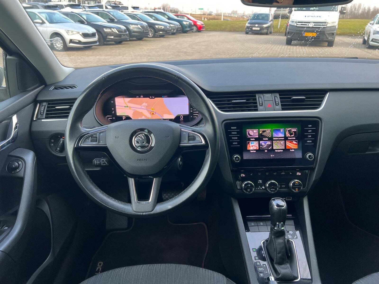 Beige Skoda Octavia fra 2019