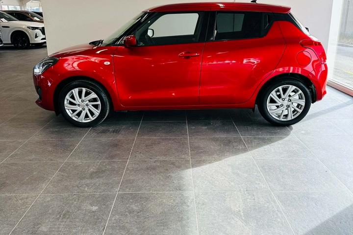 Rød Suzuki Swift fra 2020