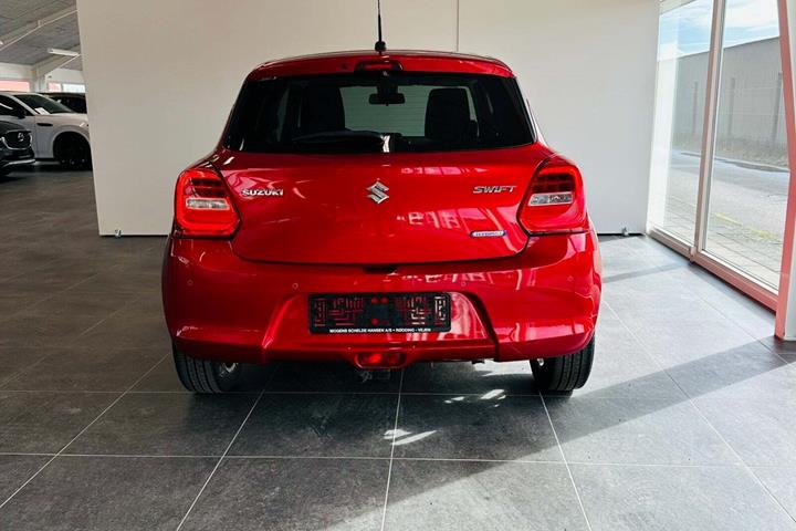 Rød Suzuki Swift fra 2020