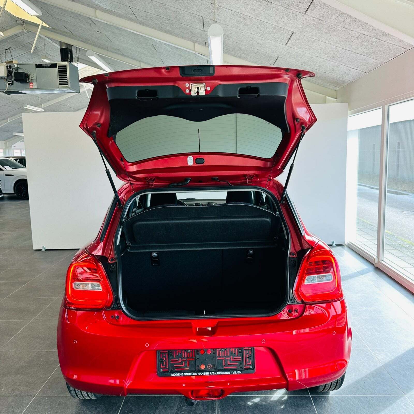 Rød Suzuki Swift fra 2020