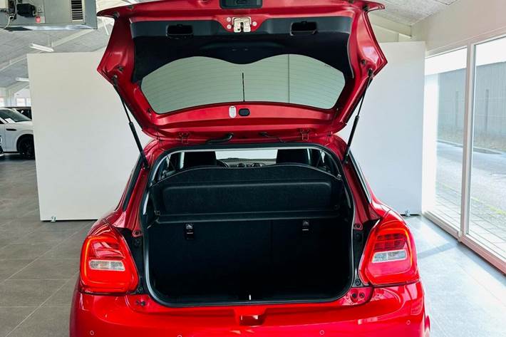 Rød Suzuki Swift fra 2020