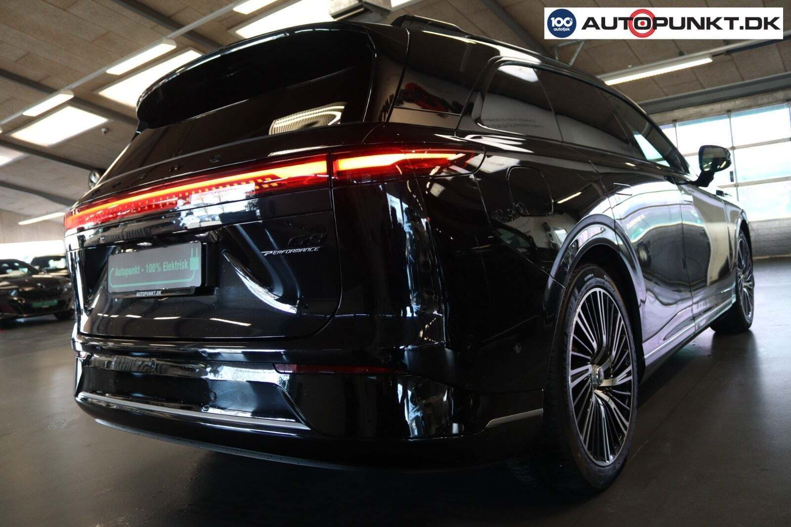 Sort Xpeng G9 fra 2024