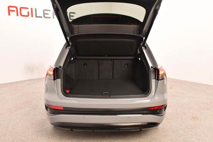 Grå Audi Q4 e-tron fra 2023