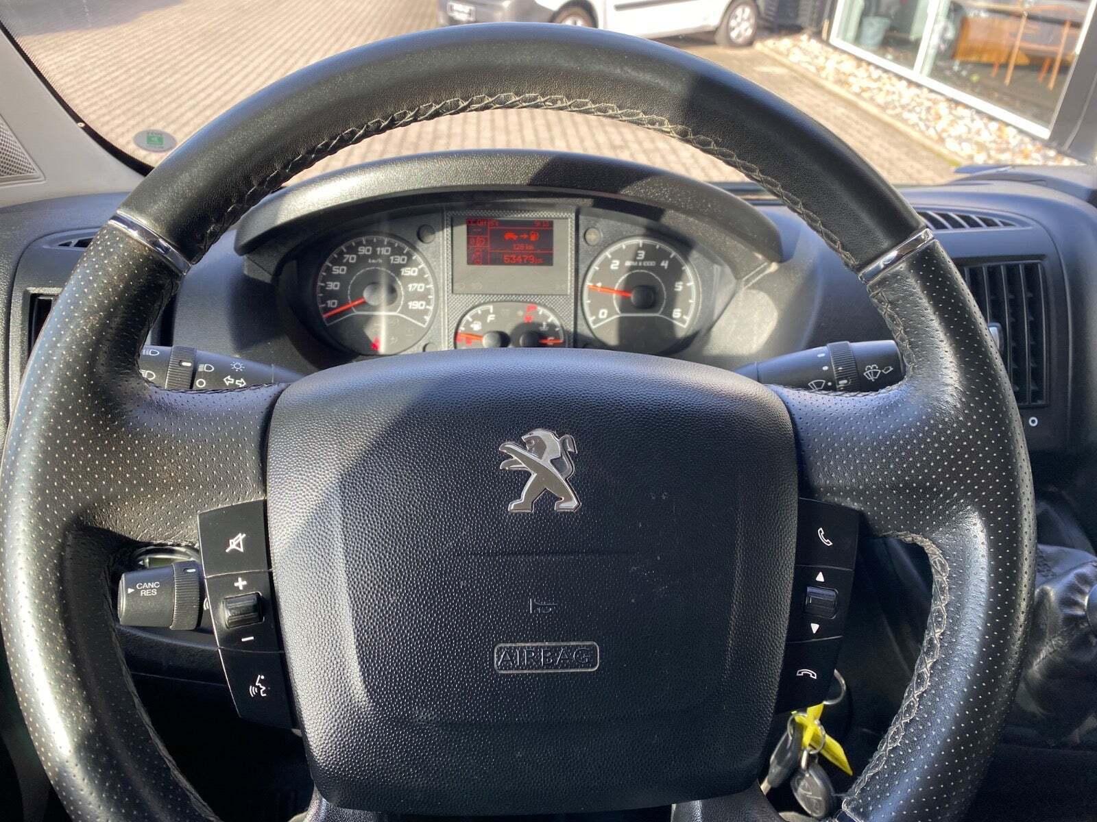 Peugeot Boxer 330 2,2 BlueHDi 140 L2H1 Premium