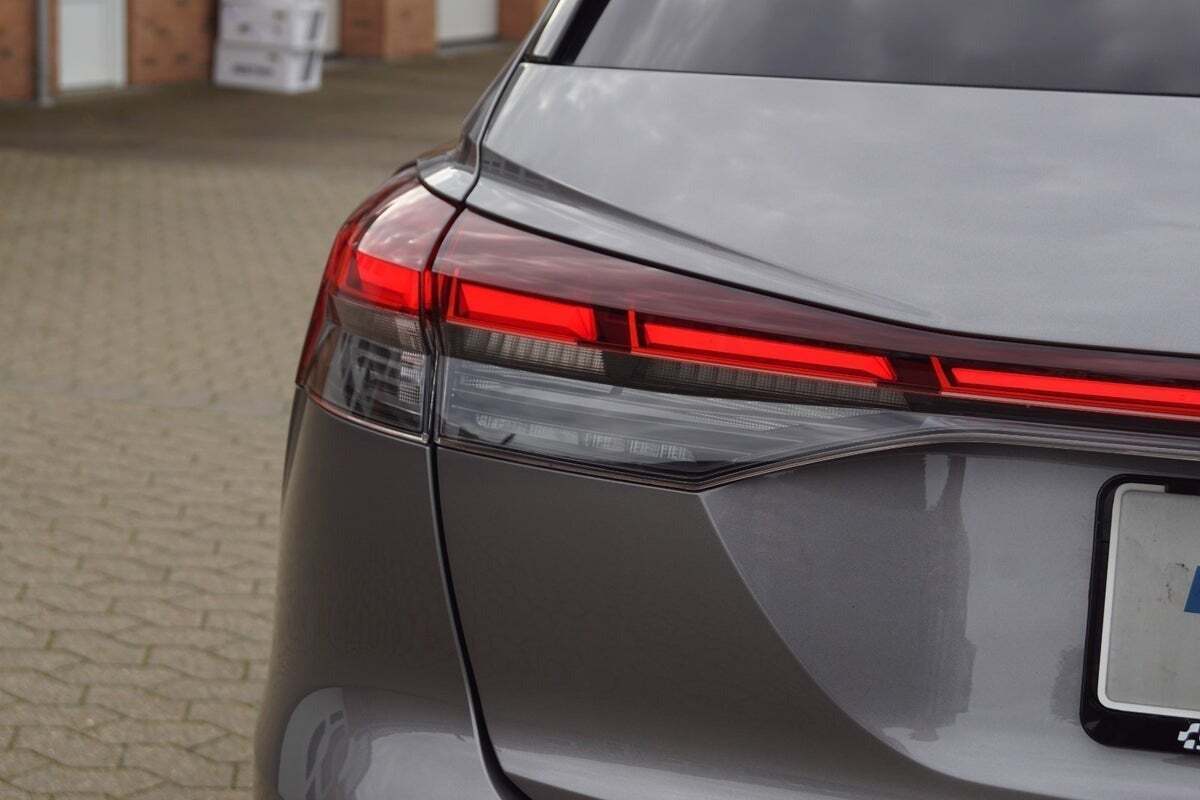 Grå Audi Q4 e-tron fra 2024