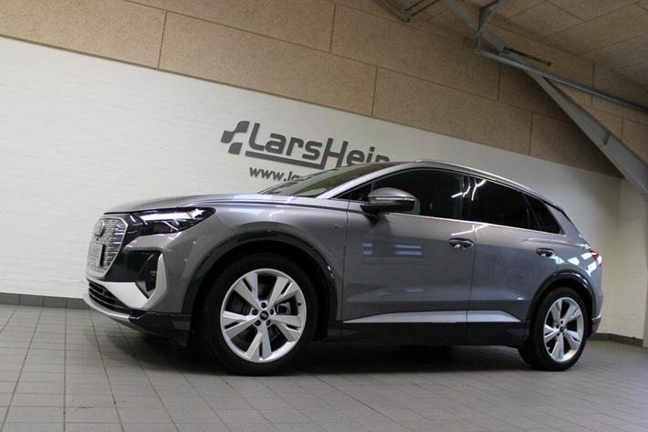 Grå Audi Q4 e-tron fra 2024