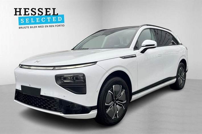 Hvid Xpeng G9 fra 2023 set udefra