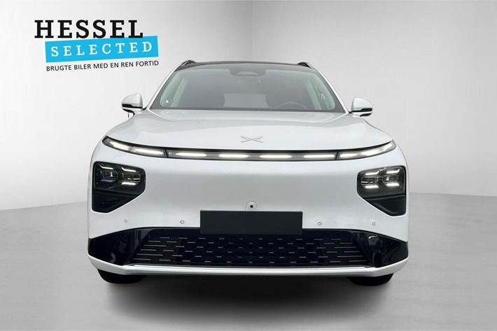 Hvid Xpeng G9 fra 2023