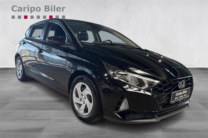 Sort Hyundai i20 fra 2020 set udefra