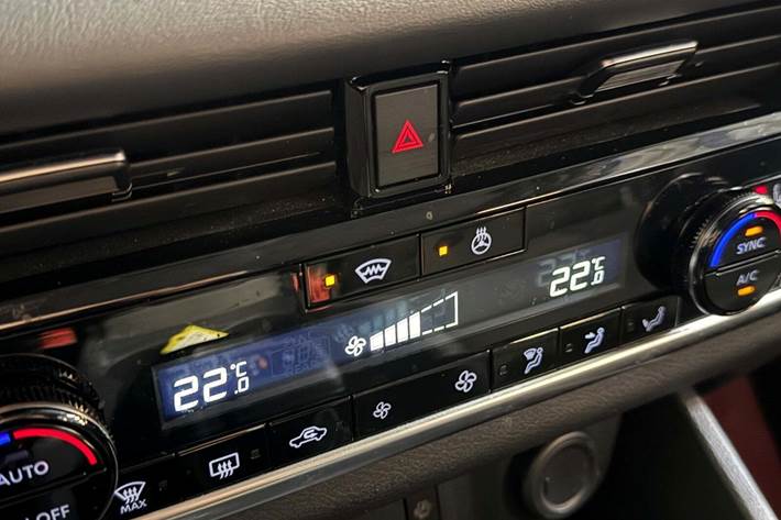 Grå Nissan Qashqai fra 2021