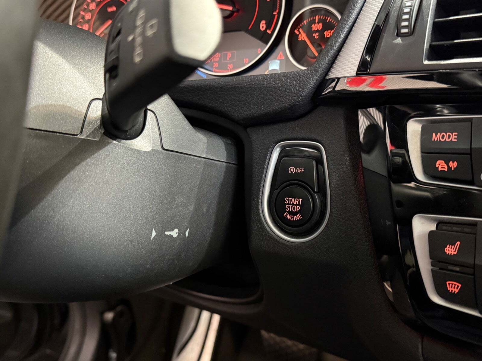 Grå BMW 318d fra 2017