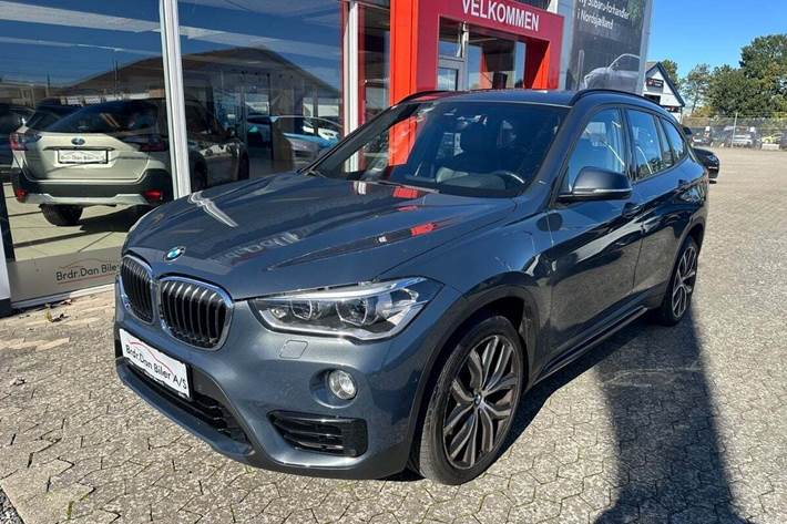 Grå BMW X1 fra 2015 set udefra