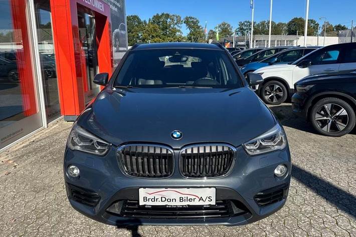 Grå BMW X1 fra 2015