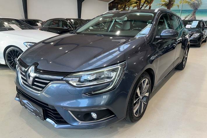Grå Renault Megane IV fra 2018 set udefra