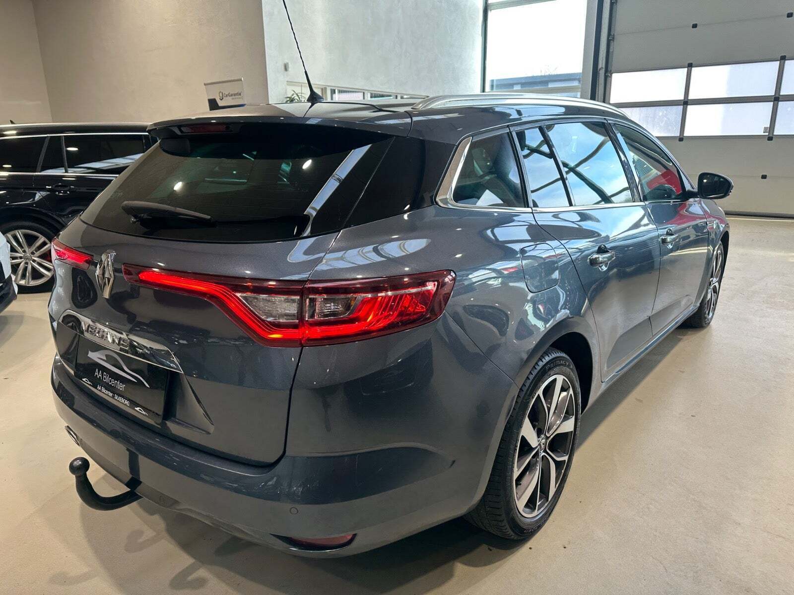 Grå Renault Megane IV fra 2018