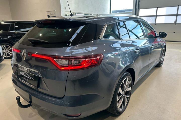 Grå Renault Megane IV fra 2018