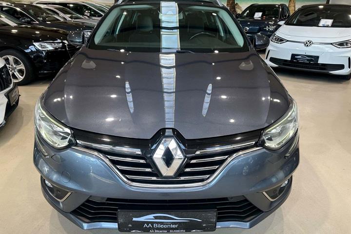 Grå Renault Megane IV fra 2018