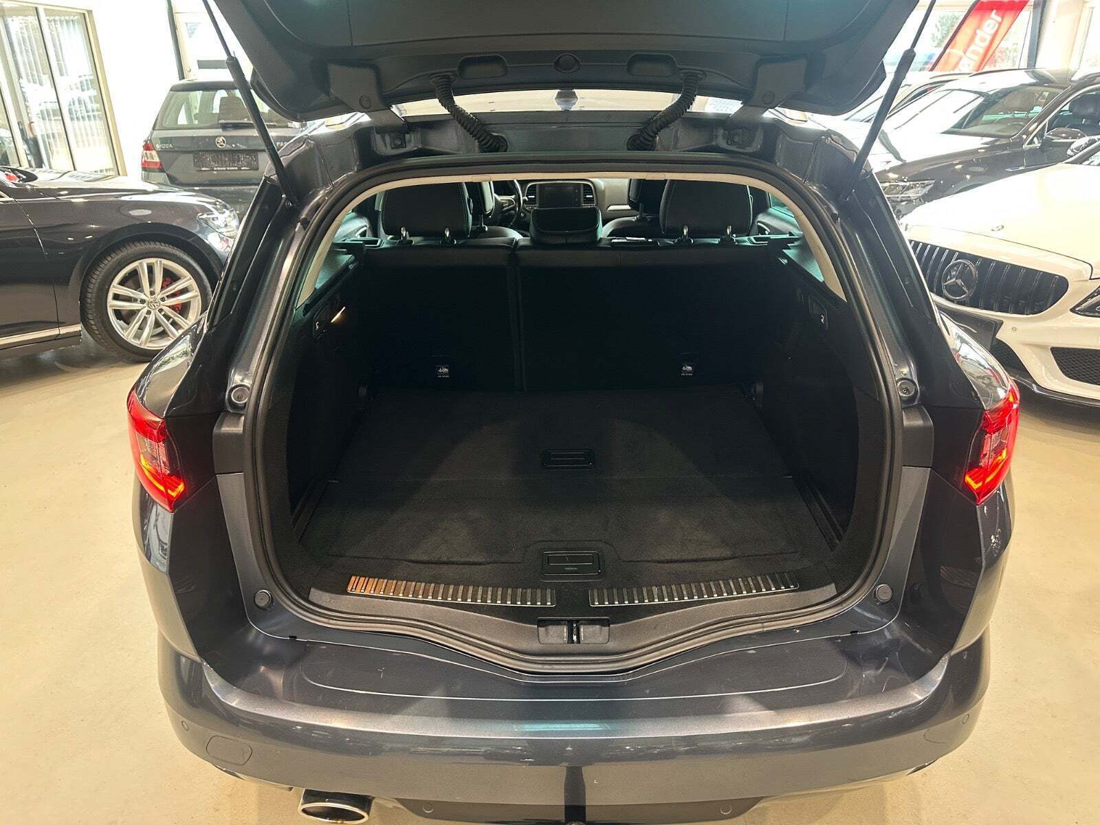 Grå Renault Megane IV fra 2018