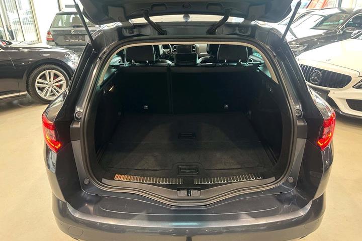 Grå Renault Megane IV fra 2018